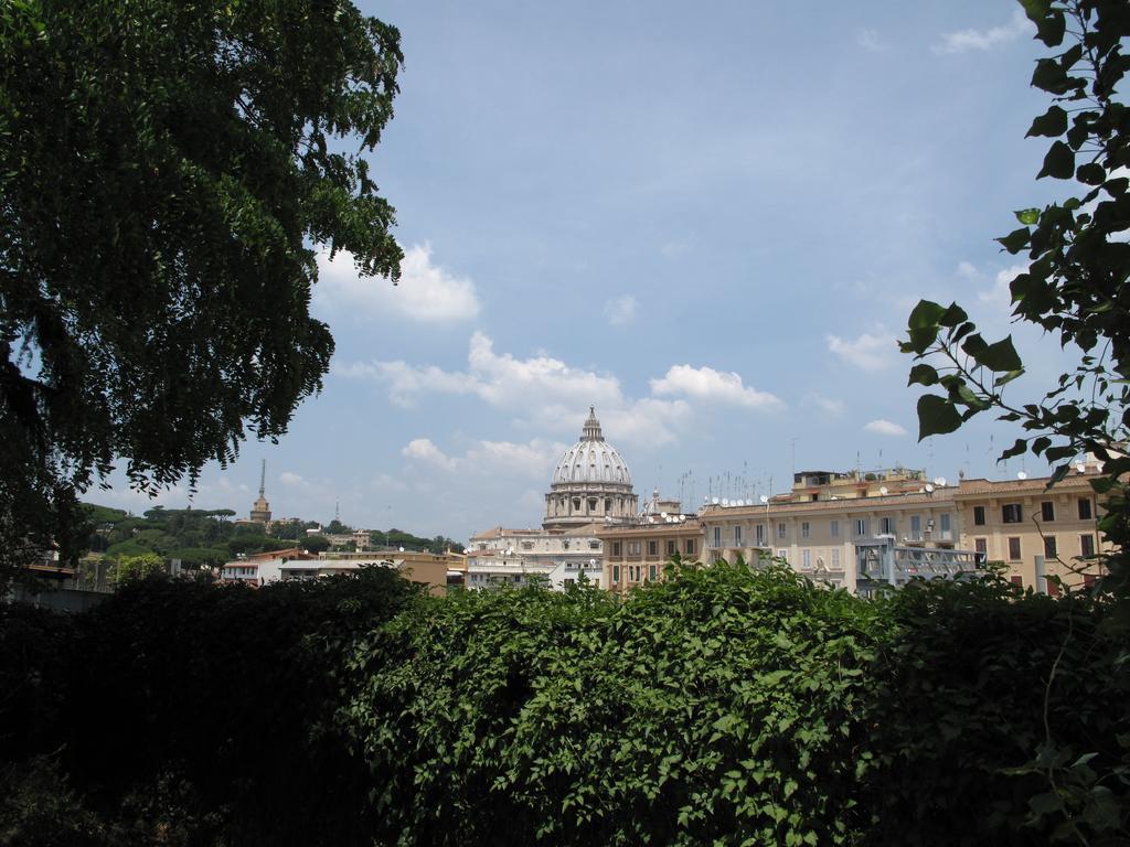 Ferrari Al Vaticano Рим Екстериор снимка